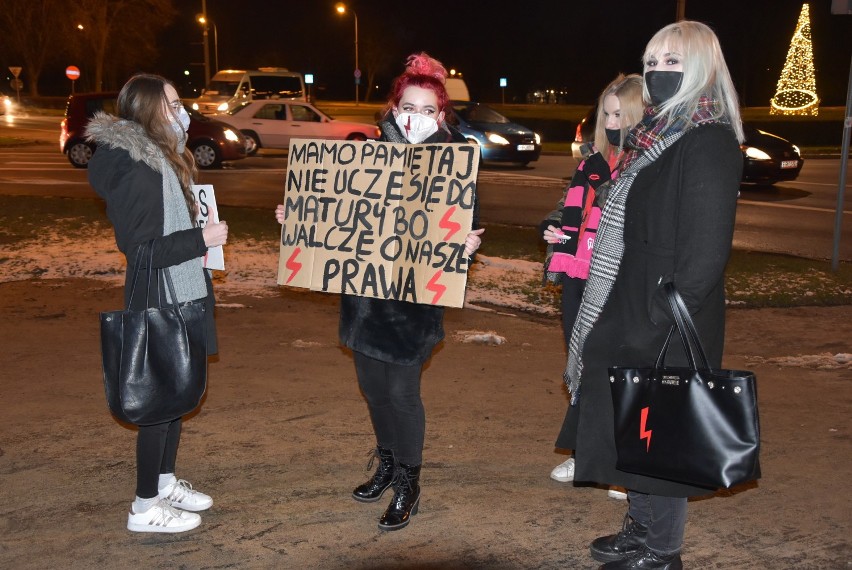 Piła. W piątek odbył się protest przeciwko wyrokowi Trybunału Konstytucyjnego [ZDJĘCIA]