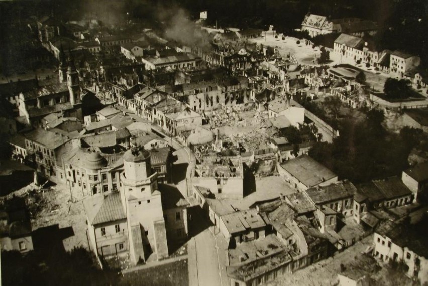 Zbombardowane centrum Wielunia, fotografia wykonana przez pilota Luftwaffe, 2 września 1939 r.