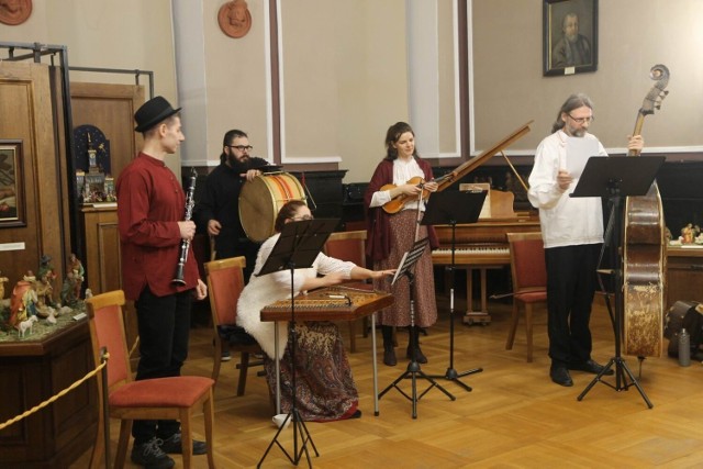 Dwa koncerty i oprowadzenie kuratorskie po wystawie zorganizowano w Chełmnie
