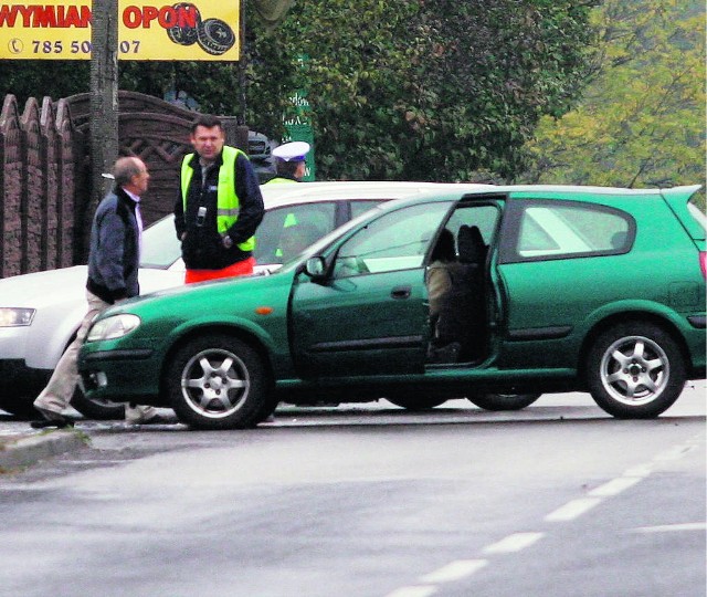 ŚRODULA
Do niegroźnej kolizji doszło we wtorek na skrzyżowaniu ulic Prusa i Jędryczki. Sporą liczbę takich zdarzeń policja odnotowała w miniony piątek. Na szczęście w żadnym z ośmiu zdarzeń nic się nikomu nie stało. Kierowcy byli trzeźwi.