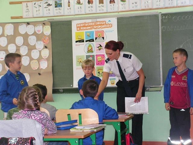 Kwidzyn. Policjanci uczyli jak bezpiecznie dotrzeć do szkoły