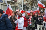 Radosna Parada we Wrocławiu. Święto Niepodległości Polski 2022. Tłumy mieszkańców i biało-czerwonych flag. ZDJĘCIA