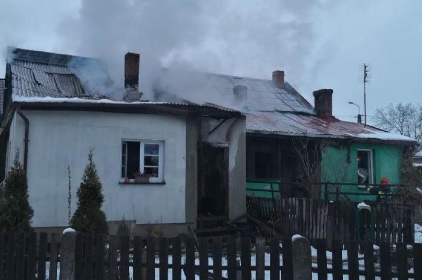 Oświęcim. Pożar dwóch domów mieszkalnych w Babicach. Troje mieszkańców straciło dach nad głową