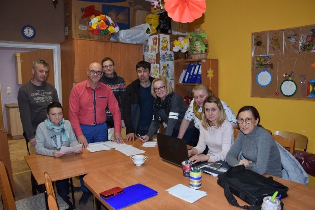 Grupa rodziców uczniów wraz z sołtysem podjęła szereg kroków, by trzecia szkoła w gminie działała w Radoszynie