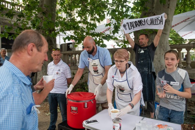 W niedzielę, 27 czerwca, na placu Wolności odbył się finał akcji „Żądamy Chleba”. Organizatorzy akcji przez ostatnie tygodnie prowadzili zbiórkę pieniędzy, dzięki którym będą mogli ufundować posiłki potrzebującym. Pieniądze można przekazać jeszcze 28 czerwca – w rocznicę Poznańskiego Czerwca.