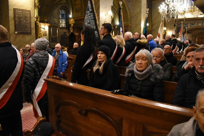 W Bazylice Katedralnej w Kielcach modlono się w intencji ofiar stanu wojennego. Zobacz zdjęcia