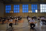 Egzamin ósmoklasisty 2023. Uczniowie Szkoły Podstawowej w Choczu zmierzyli się z matematyką 