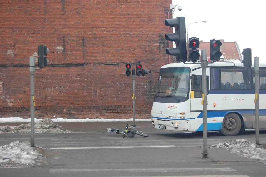 Rowerzystka potrącona przez autobus