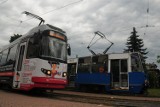 Pasażerów krakowskiego MPK czeka jeszcze siedem lat walki z wysoką podłogą tramwajów