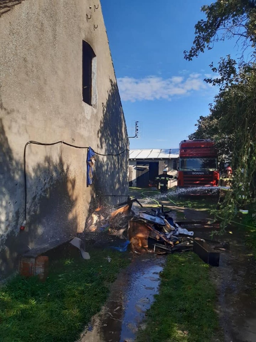 Pożar domu. Strażacy z Goleniowa i okolic w akcji