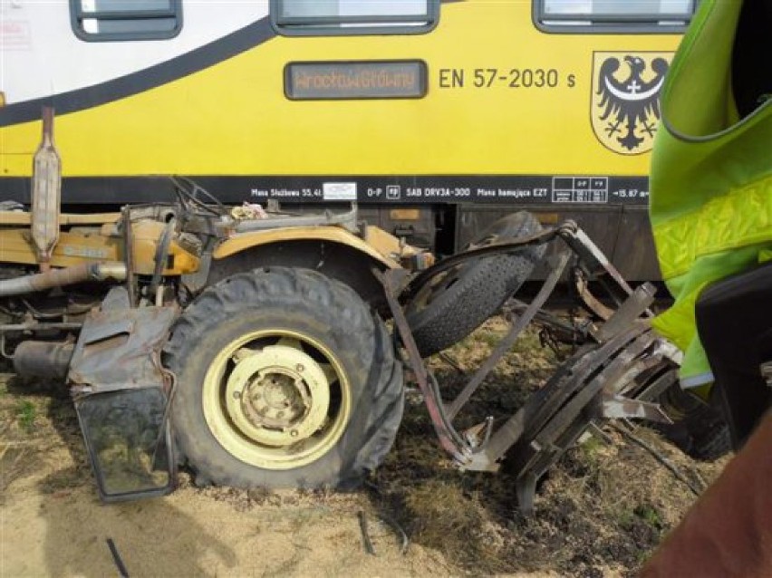 Golina: Pociąg uderzył w traktor – zginęła jedna osoba