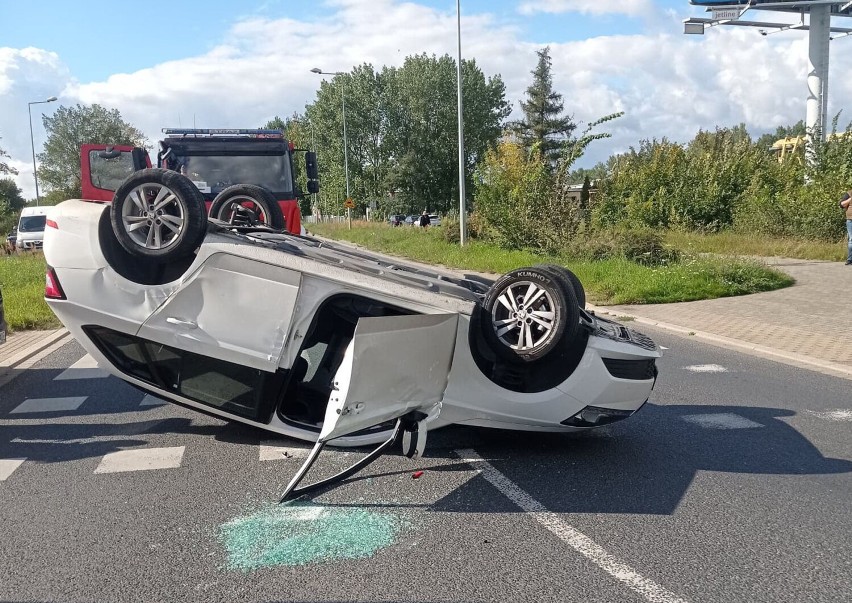 Legnica: Wypadek na Rondzie Bitwy Legnickiej, jedna osoba poszkodowana