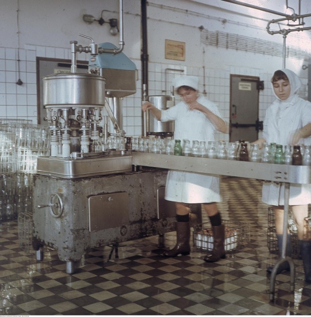Raciborska mleczarnia w 1970 roku dostarczała mleko, masło i twarożki na cały Śląsk