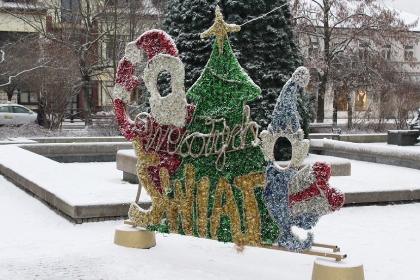 Świąteczne iluminacje i śnieg w Białej Podlaskiej! Zobacz zdjęcia!