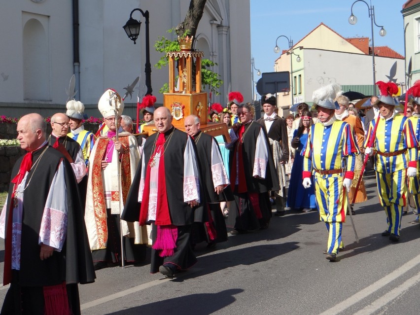 Radomsko: procesja z relikwiami św. Jadwigi oraz uroczysta msza na zakończenie Dni Rodziny 2019 [ZDJĘCIA, FILM]