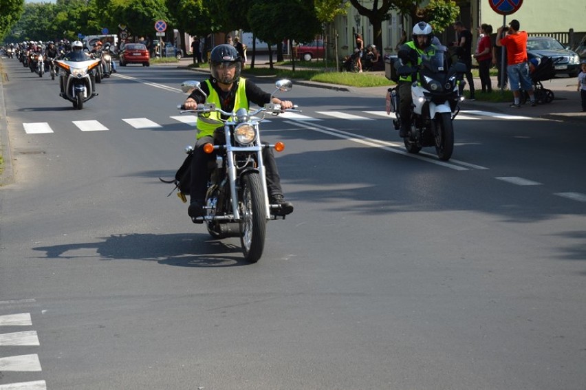 Piknik motocyklowy 2018 w Zduńskiej Woli. Parada motocyklistów przejechała ulicami miasta [ZDJĘCIA]