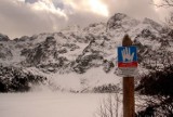 Tatry. Najazd na Morskie Oko. Brakuje już miejsc parkingowych 