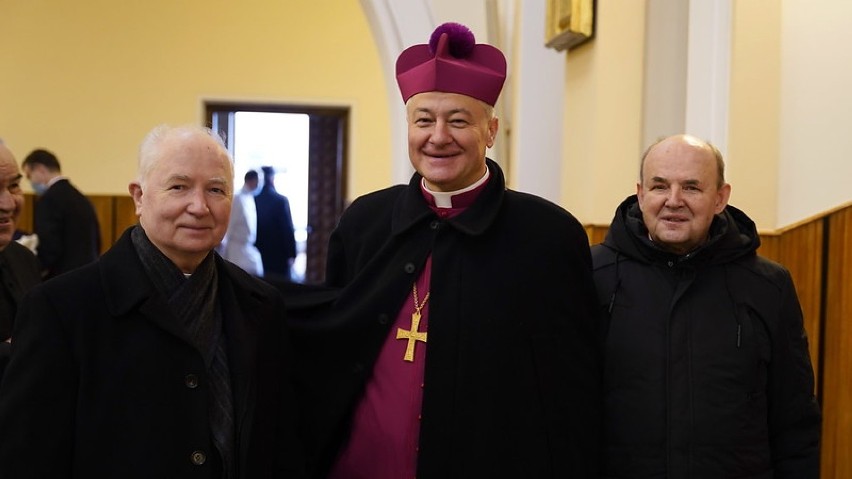 Bp Artur Ważny jest czternastym biskupem pomocniczym w...