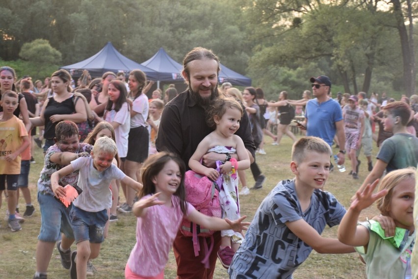 Wadowice. Wianki nad Skawą 2022. Holi Święto kolorów