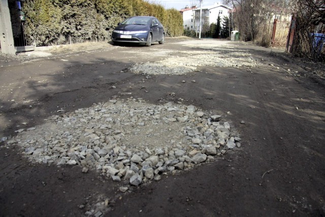 Sławinek: Problem z dziurawą drogą na ul. Jaśminowej