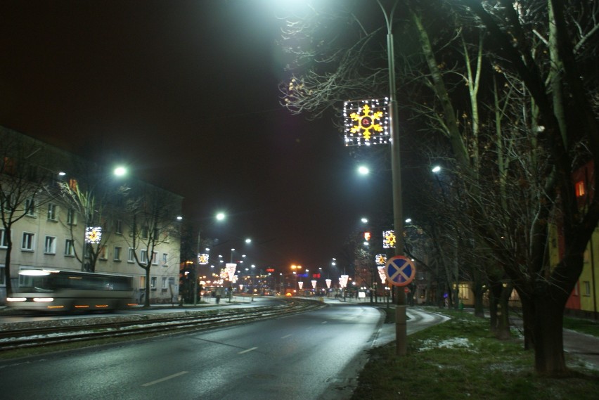 Świąteczne iluminacje i choinka w Dąbrowie Górniczej