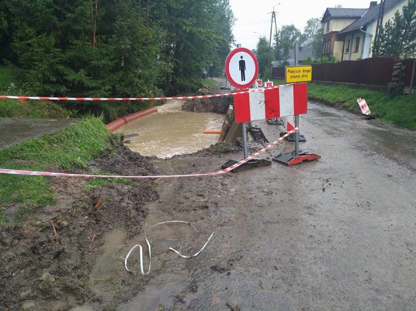 Żywiecczyzna i Śląsk Cieszyński: Zalane szkoły i drogi [ZDJĘCIA]