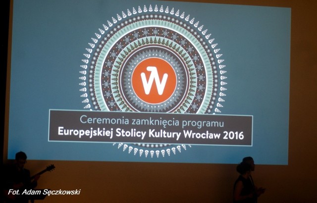 Rozpoczęcie części oficjalnej ceremonii zamknięcia programu Europejskiej Stolicy Kultury Wrocław 2016. Fot. Adam Sęczkowski