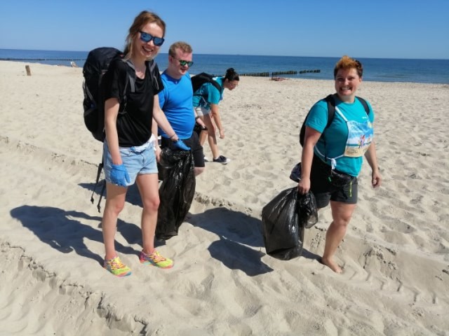 Bałtycka Odyseja zawitała na Półwysep Helski, a wolontariusze sprzątali plaże od Władysławowa do Helu