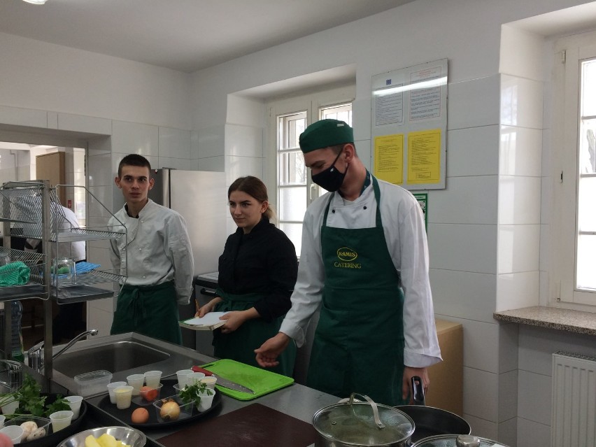 Uczniowie ZSE z Głogowa na warsztatach z udziałem cenionych kucharzy