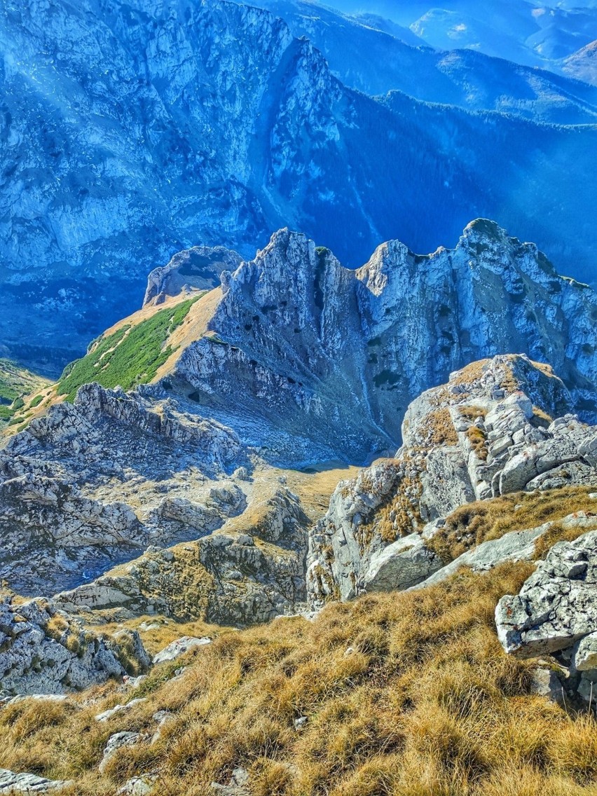 Giewont. Jesienna wycieczka na Śpiącego Rycerza. Szansa na niezwykłe widoki i bliskie obcowanie z naturą 