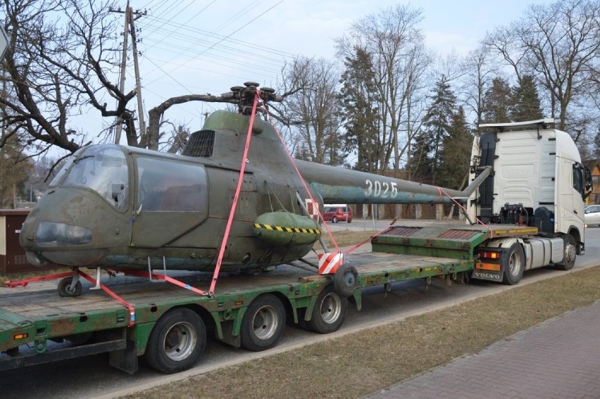 Helikopter SM-2 trafił do Muzeum imienia Orła Białego w Skarżysku (WIDEO, ZDJĘCIA)