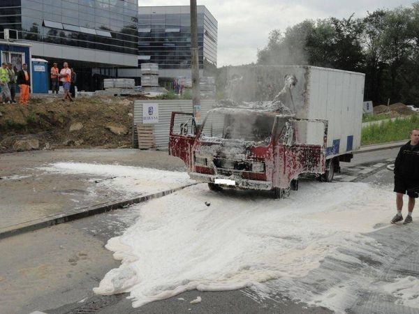 Pożar samochodu chłodni na ul. Tarnowskiej [ZDJĘCIA]