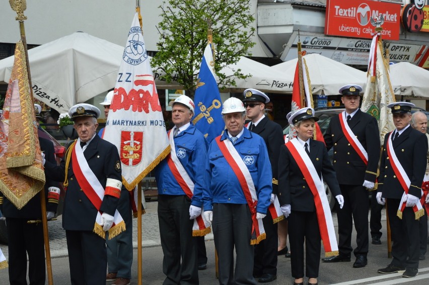 Święto 3 Maja w Gdyni. Defilada do pomnika Konstytucji 3 maja i salut ORP Błyskawica [zdjęcia]