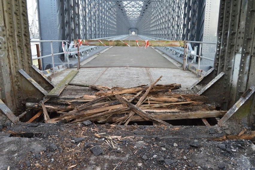 Most Tczewski: prace na zabytku postępują. Kiedy demontaż przęseł? [ZDJĘCIA]