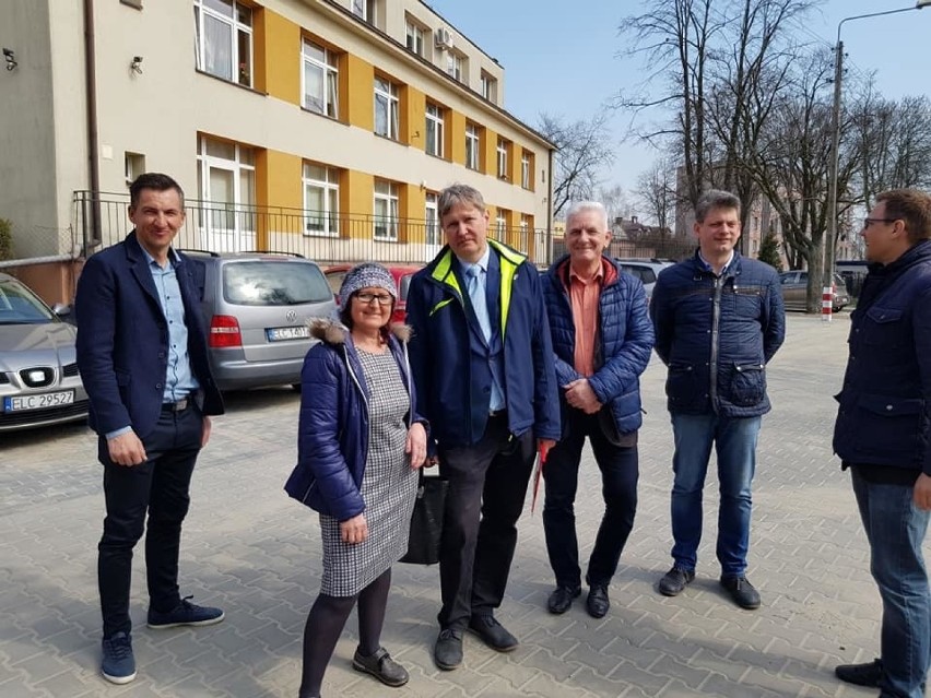 Oddano do użytku nowy parking w centrum Łowicza [ZDJĘCIA]