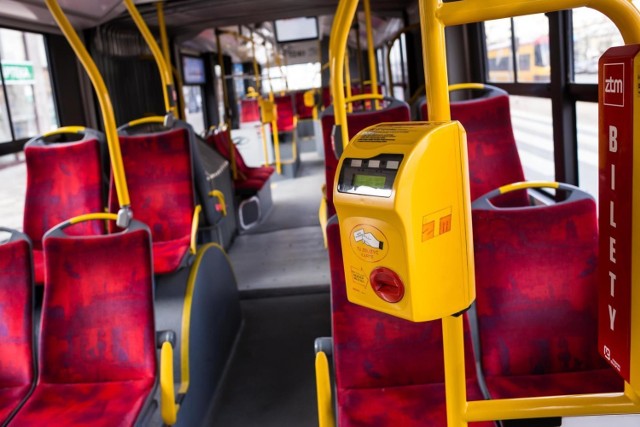 Kierowca autobusu miejskiego opublikował w sieci relację z niepokojącego kursu, jaki odbył prowadząc pojazd linii 523. Na pokładzie autobusu napięcie wzbudzał "młody chłopak o arabskim wyglądzie". Interweniować miała straż miejska, jednak... patrol nie zdążył dojechać na właściwy przystanek. Szczegóły w artykule poniżej.