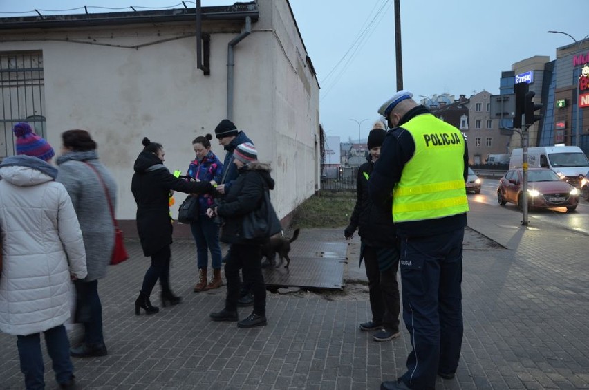 Policja pod Galerią Rumia i Urzędem Miejskim czekała na przechodniów ZDJĘCIA