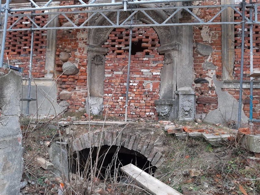 Ruiny pałacu w Grębocicach zostaną zabezpieczone 