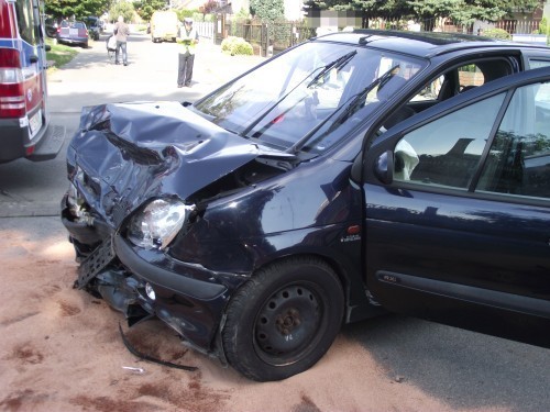 Ostrów: Dwie osoby ranne w wypadku na skrzyżowaniu ulic Skorupki i Bema [ZDJĘCIA]