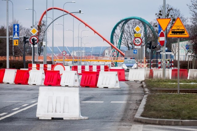 Most na Trasie Uniwersyteckiej został zamknięty w piątek, 29 stycznia.