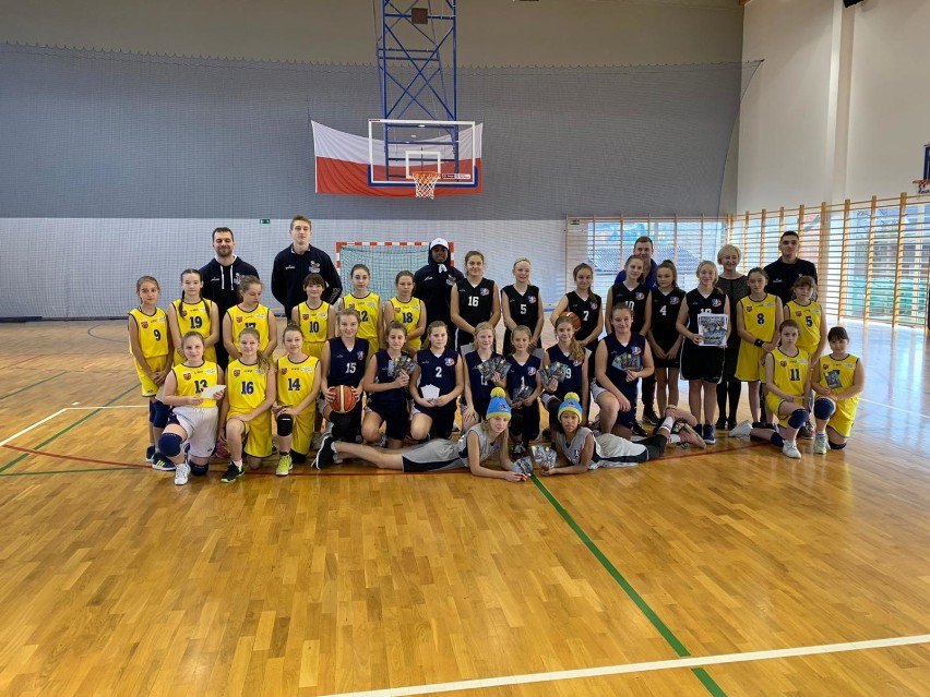 Koszykarze BM SLAM Stal odwiedzają ostrowskie szkoły i przedszkola