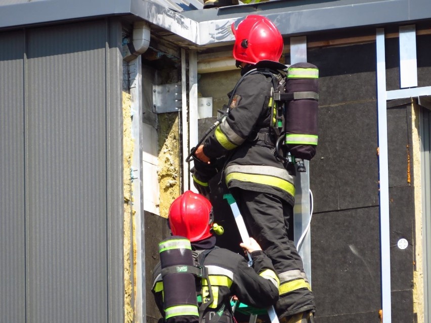 Pożar na budowie apartamentów w Przewłoce pod Ustką (zdjęcia, wideo)