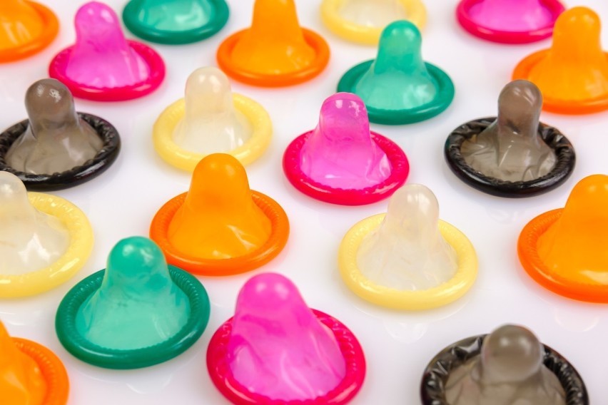 "Stosowanie prezerwatyw wyklucza ryzyko zakażenia się...