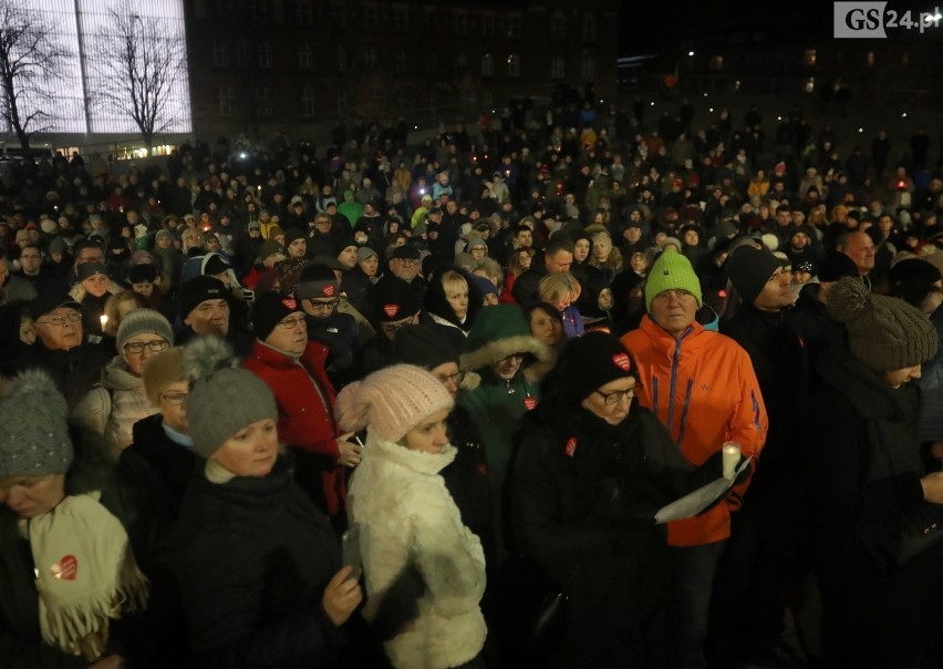 Szczecin przeciwko nienawiści. Oddali hołd zmarłemu prezydentowi Gdańska Pawłowi Adamowiczowi [WIDEO, ZDJĘCIA]