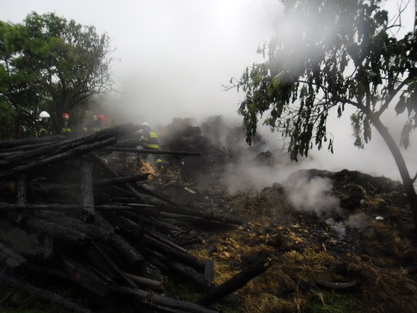 Sucha: Pożar stodoły po uderzeniu pioruna [ZDJĘCIA]