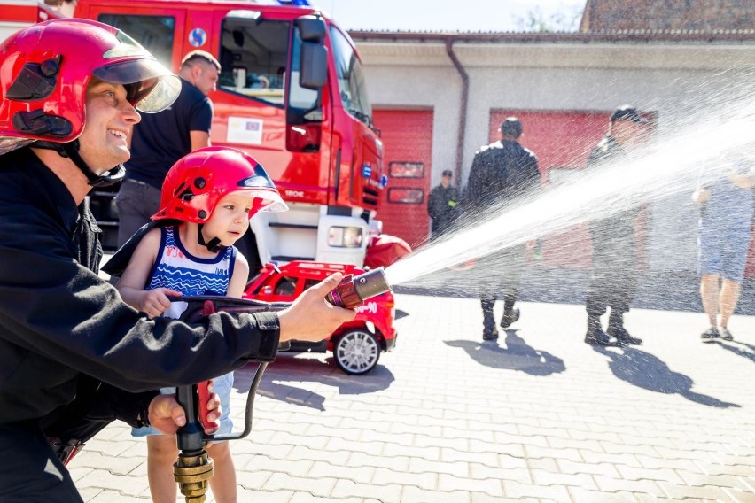 Mały strażak Filipek. Białostoccy strażacy spełnili marzenie chorego na białaczkę chłopca [ZDJĘCIA, WIDEO]