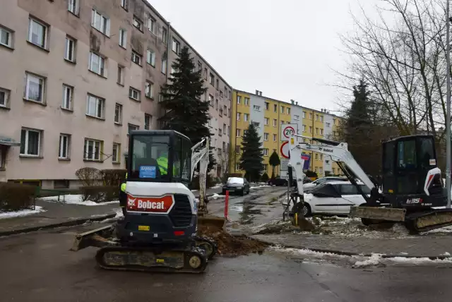 Rozpoczyna się remont  chodników, zatok parkingowych  i ulicy generała Żółkiewskiego "Lina” przed czterema blokami na największym osiedlu w Sandomierzu. Mieszkańcy i kierowcy muszą przygotować się na zmianę w organizacji ruchu