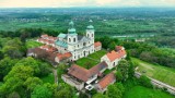 Klasztor na Bielanach to jedno z najbardziej tajemniczych miejsc w Krakowie. Niedostępny dla kobiet poza 12 dniami w roku. Kiedy mogą wejść?