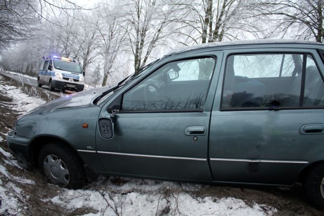 Daewoo nexia, którym kierował 38-letni mieszkaniec Tłuchowa.