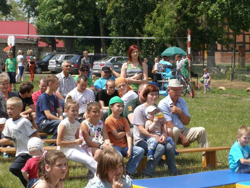 Gmina Nowy Staw: Mieszkańcy spotkali się na rodzinnym festynie przy szkole w Świerkach